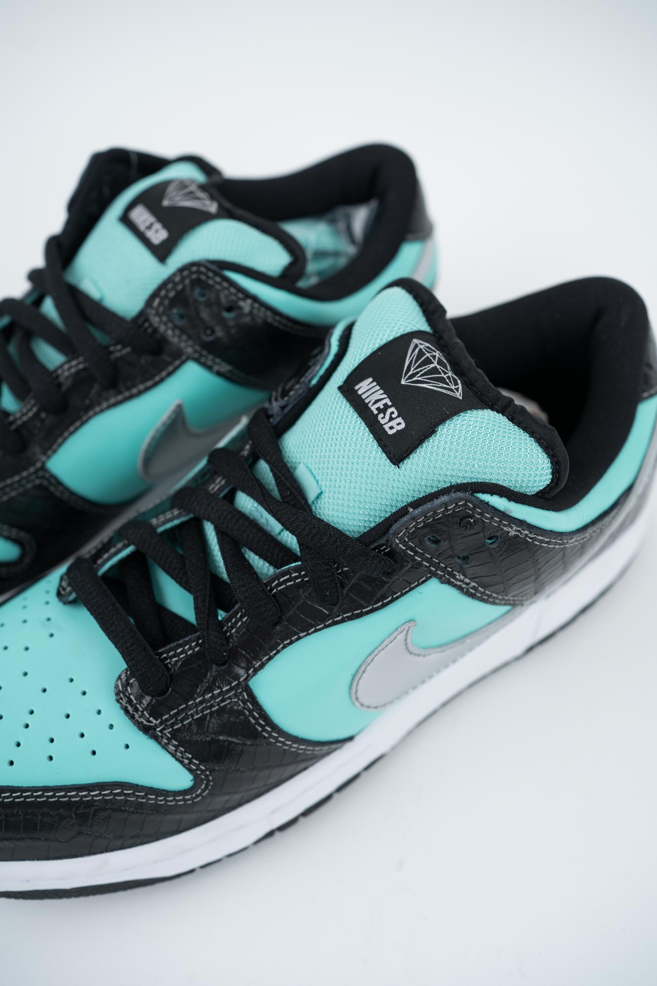 Nike SB Dunk Low 'Tiffany' - Timeless.investments