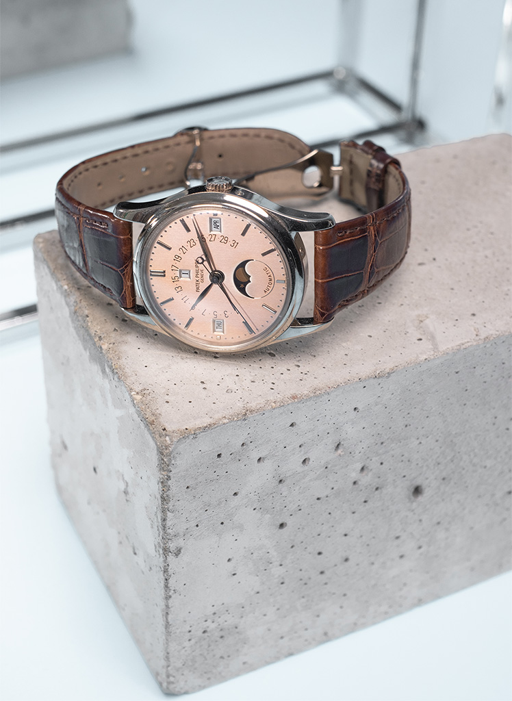 Patek Philippe 5050 G - Unique Salmon Dial